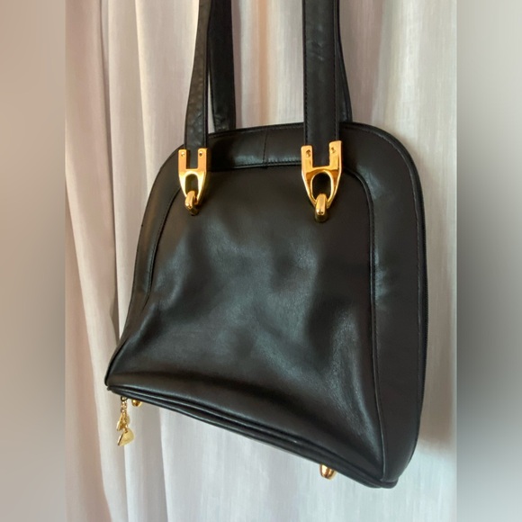 Beautiful Black Purse Bag with Gold Hardware - Picture 2 of 6